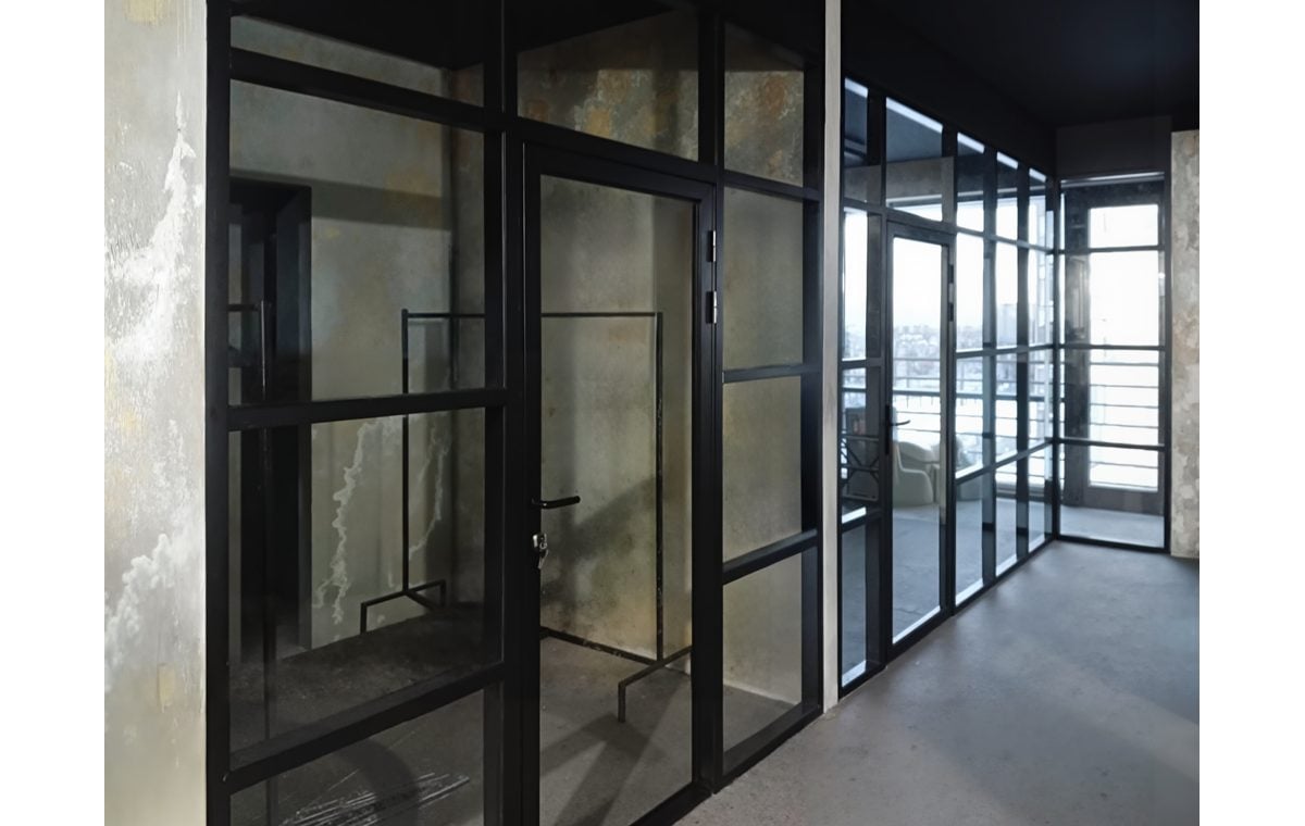 двери из алюминиевого профиля 1008