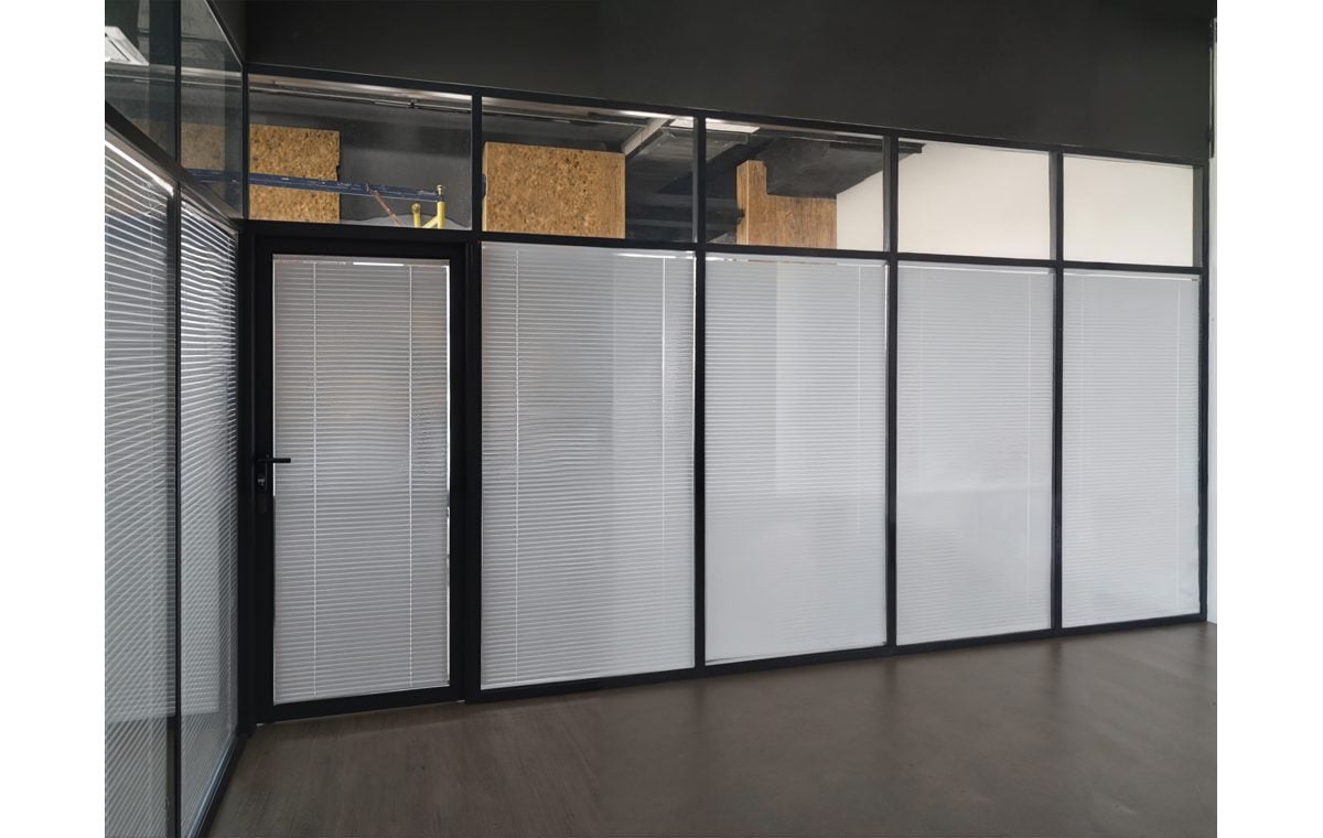 межкомнатные стеклянные перегородки 2293