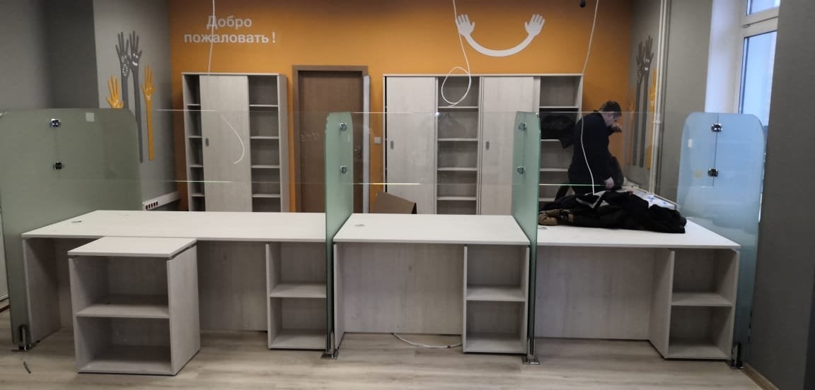 Frameless цельностеклянная мобильная перегородка для переговорной