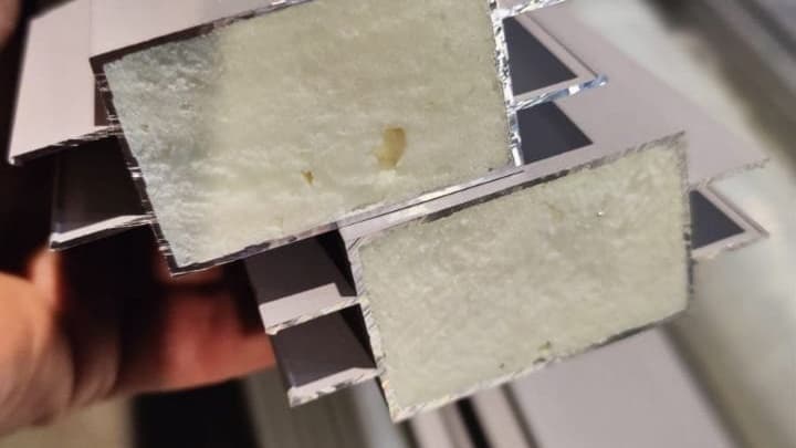 Пенонаполненный алюминиевый профиль для перегородок — пена внутри каркаса: зачем нужна, где работает и во сколько обойдётся