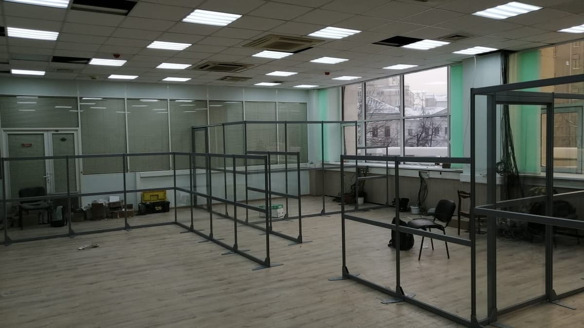 Перегородки для большого офиса: тишина вместо хаоса за считанные дни