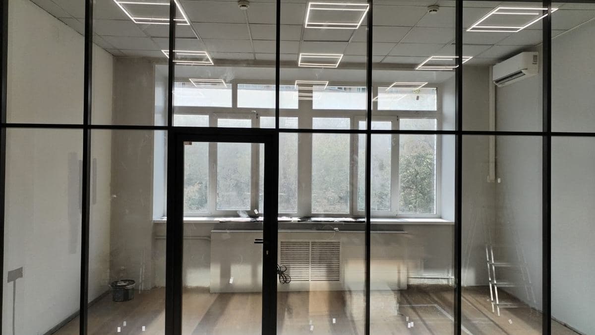 Перегородки для переговорных — стоимость тишины, которую никто не считает заранее