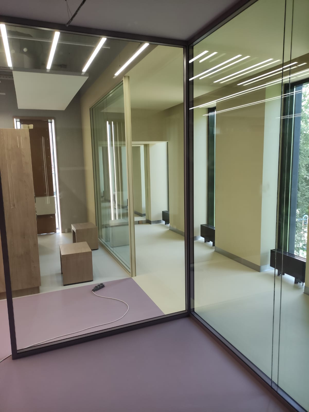 Twin-перегородка для кабинета руководителя — стеклянные стены без видимых стоек