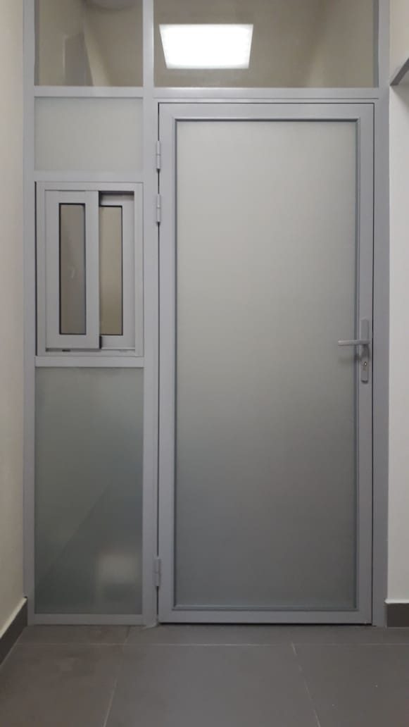 Перегородка с дверью для серверной