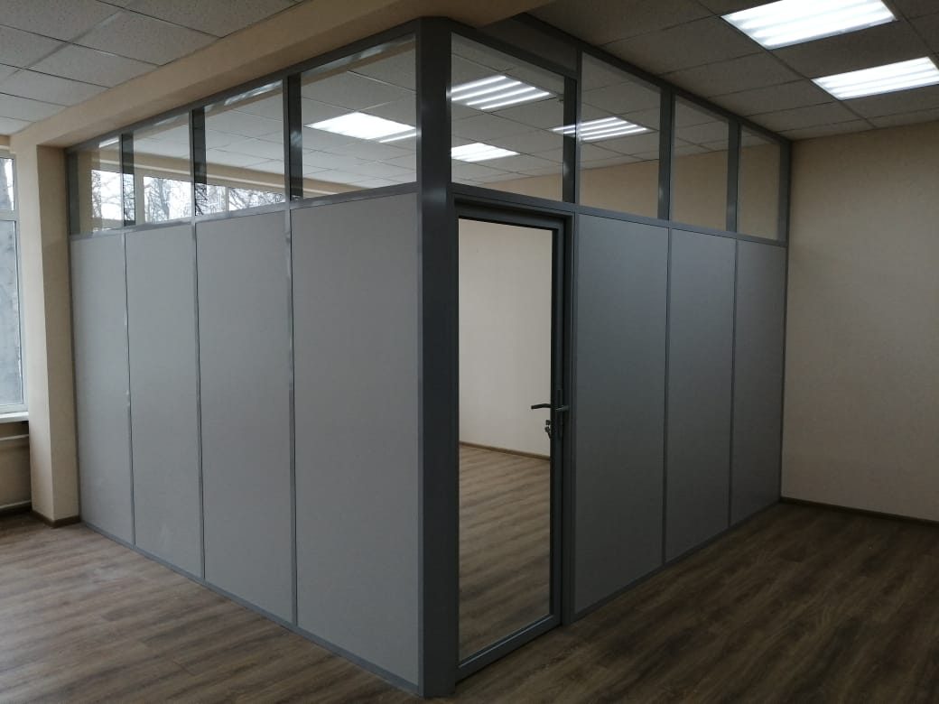 Угловой кабинет из комбинированных перегородок — примыкание стен