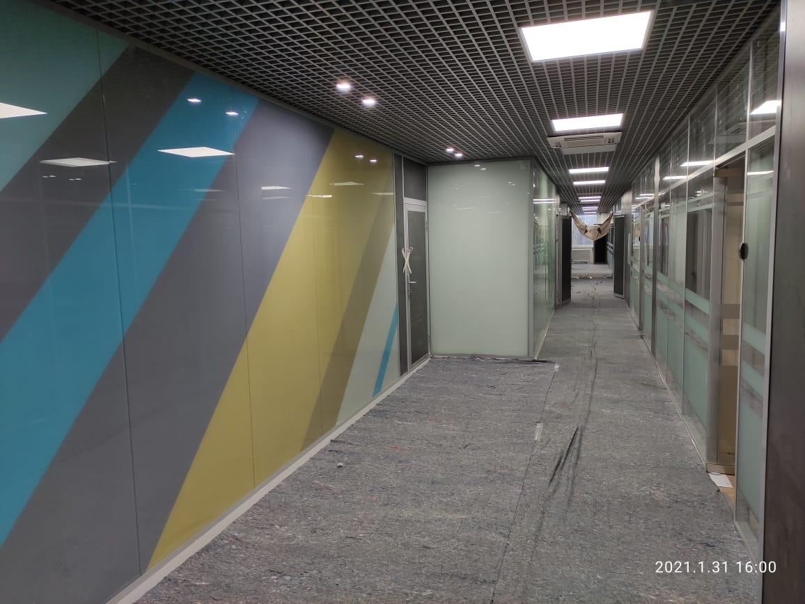 Облицовка стен окрашенными стеклянными панелями стемалит — разные цвета RAL